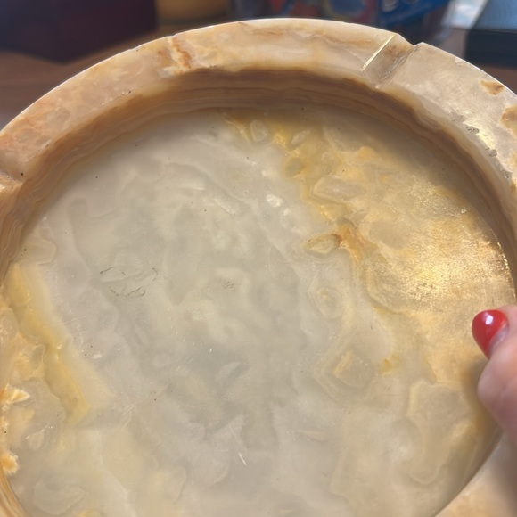 Vintage onyx ash tray 8” wide and 1” tall with 4 slots for cigarettes. - Picture 4 of 6